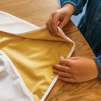 Smikkels bavaglino con maniche - Giallo - Bavaglino impermeabile per bambini-3