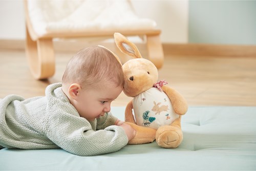 Kaloo coniglio peluche musicale - giocattolo morbido in materiale riciclato-2