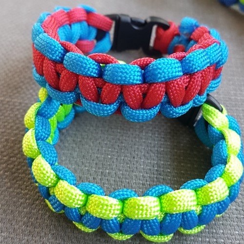 Kit creativo per braccialetti fai-da-te - set di gioielli colorati per bambini