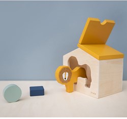 Trixie scatola delle forme in legno - Mr. Lion - giocattolo in legno FSC giallo