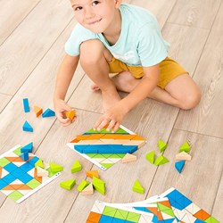 Beleduc giocattolo educativo Triangle Blox set costruzioni in legno 61 pezzi