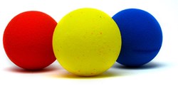 3 palline in schiuma 70mm gl/bl/rd in confezione.