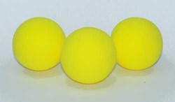 3 palline di schiuma gialle da 70 mm in confezione.