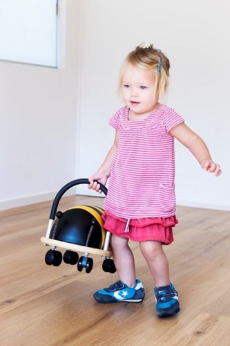 Wheelybug cavalcabile ape - giocattolo in legno per bambini 1-3 anni