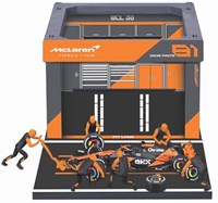 Bburago auto giocattolo F1 McLaren MCL38 2024 Diorama Piastri scala 1:43