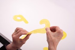 TickiT numeri in silicone giocattolo educativo giallo - imparare a contare