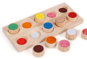Puzzle, pietre e tavole sensoriali - imparare con il tatto