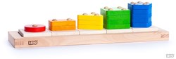 Bajo tavola impilabile piramide in legno con figure colorate giocattolo