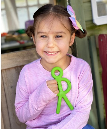 ARK Therapeutic giocattolo da mordere stick figura rossa bambini Kauwbaar poppetje met lange armen om ook de achterste kiezen te bereiken.-3