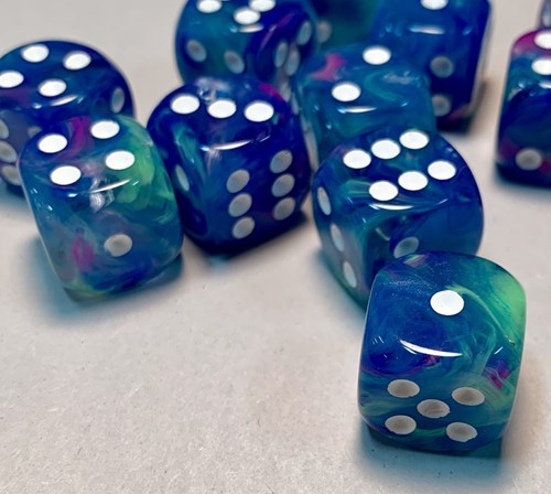 Chessex Set di dadi festivi D6 16 mm Ninfea/bianco (12 pezzi)