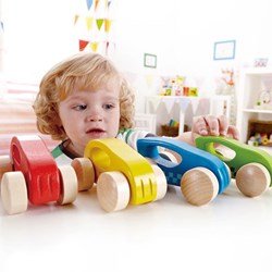 Hape auto giocattolo in legno - macchinina colorata per bambini