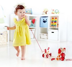 Hape cane in legno da trainare Pepe - giocattolo sostenibile