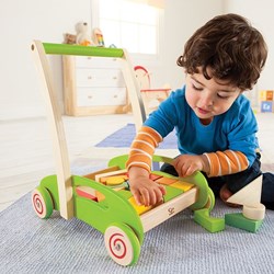 Hape carrello primi passi con blocchi - giocattolo in legno per bambini