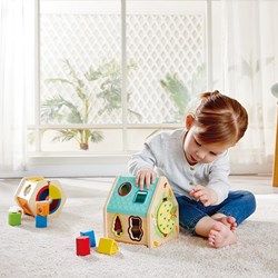 Hape selezionatore di forme in legno Critter House - giocattolo educativo animali