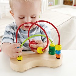 Hape Tracciato di perline giocattolo educativo con ventose e perline colorate