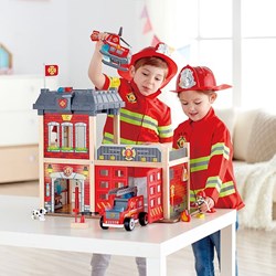 Hape Caserma dei pompieri giocattolo con accessori e luci