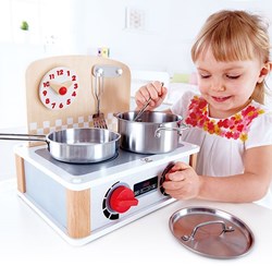 Hape cucina giocattolo e set barbecue - cucina 2-in-1 con accessori