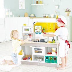 Hape cucina deluxe per bambini giocattolo con accessori e friggitrice a ventola