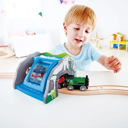 Hape pista treno tunnel cascata - giocattolo in legno - multicolore