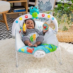 Baby Einstein sdraietta - Explorers Kick 'n Tunes Premium Bouncer - giocattolo interattivo per neonati