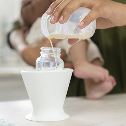 Ingenuity porta biberon Bokee Soft White - silicone, senza BPA, igienico