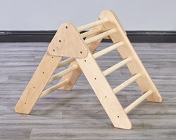 Cosy triangolo di arrampicata in legno Pikler per lo sviluppo motorio
